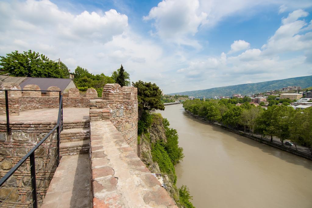 Metekhi'S Galavani Hotel Tbilisi Bagian luar foto