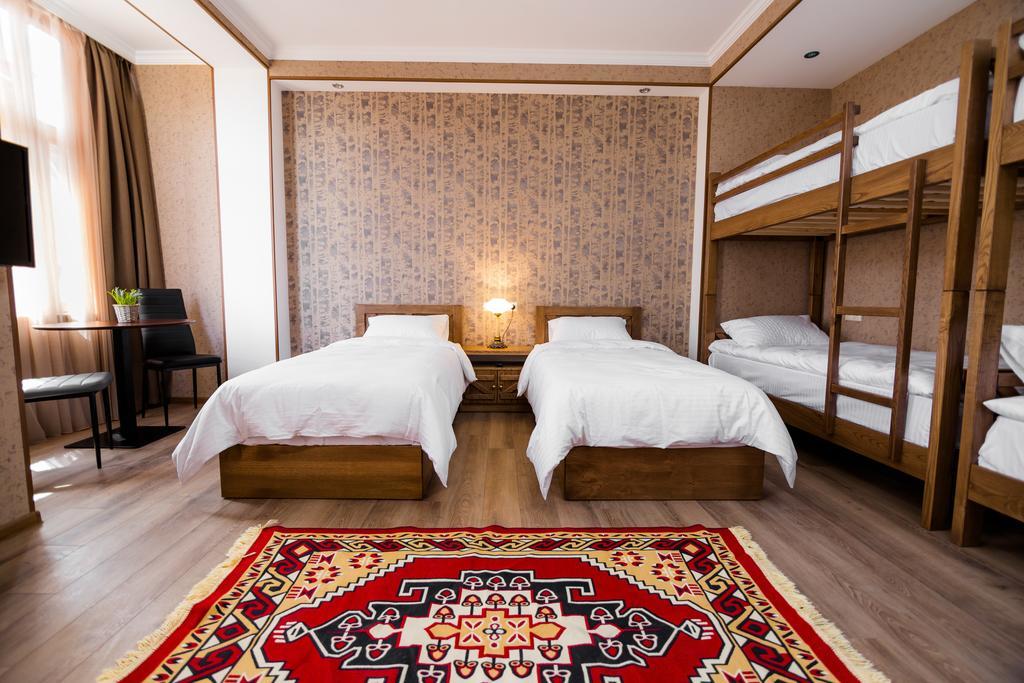 Metekhi'S Galavani Hotel Tbilisi Bagian luar foto