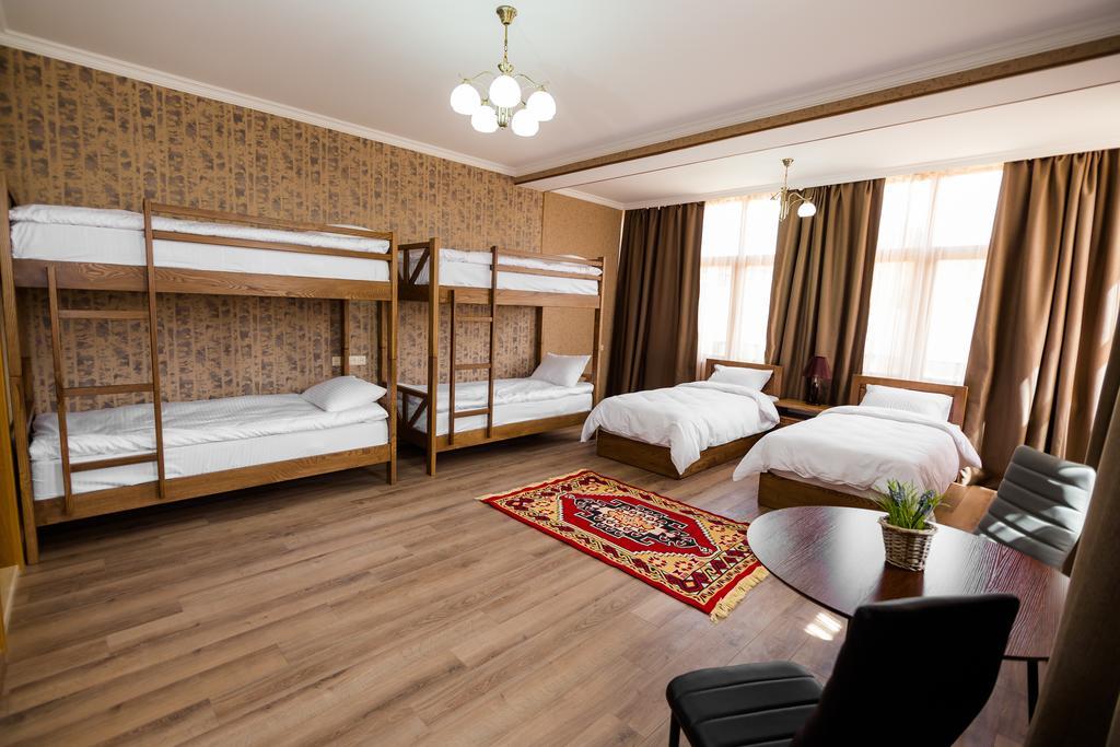 Metekhi'S Galavani Hotel Tbilisi Bagian luar foto