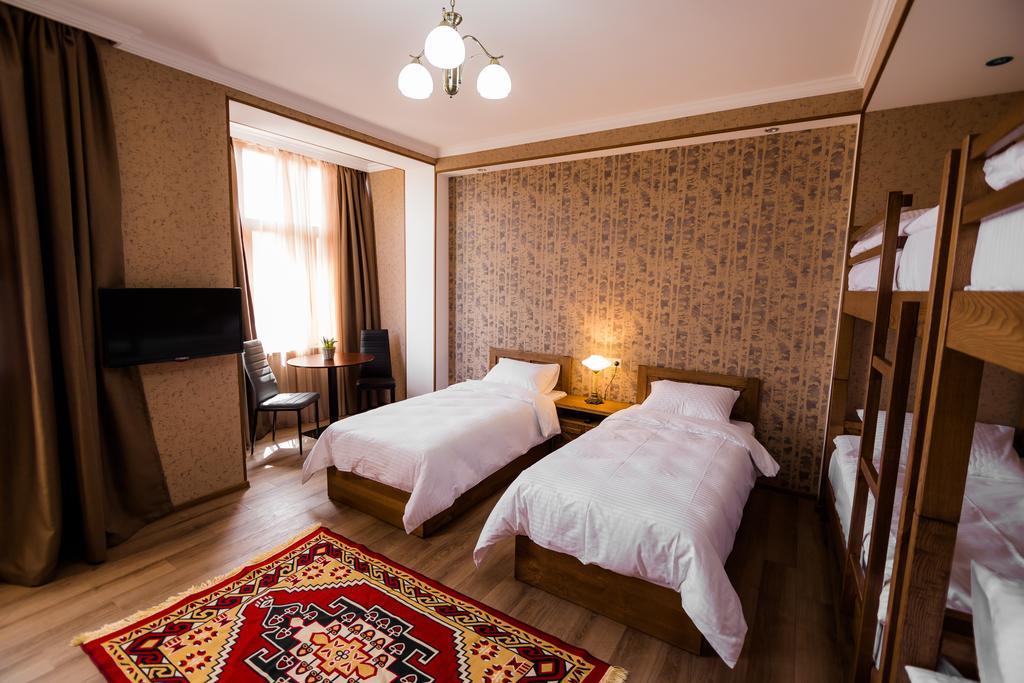 Metekhi'S Galavani Hotel Tbilisi Ruang foto