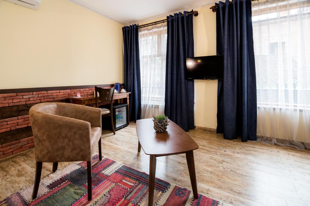 Metekhi'S Galavani Hotel Tbilisi Bagian luar foto