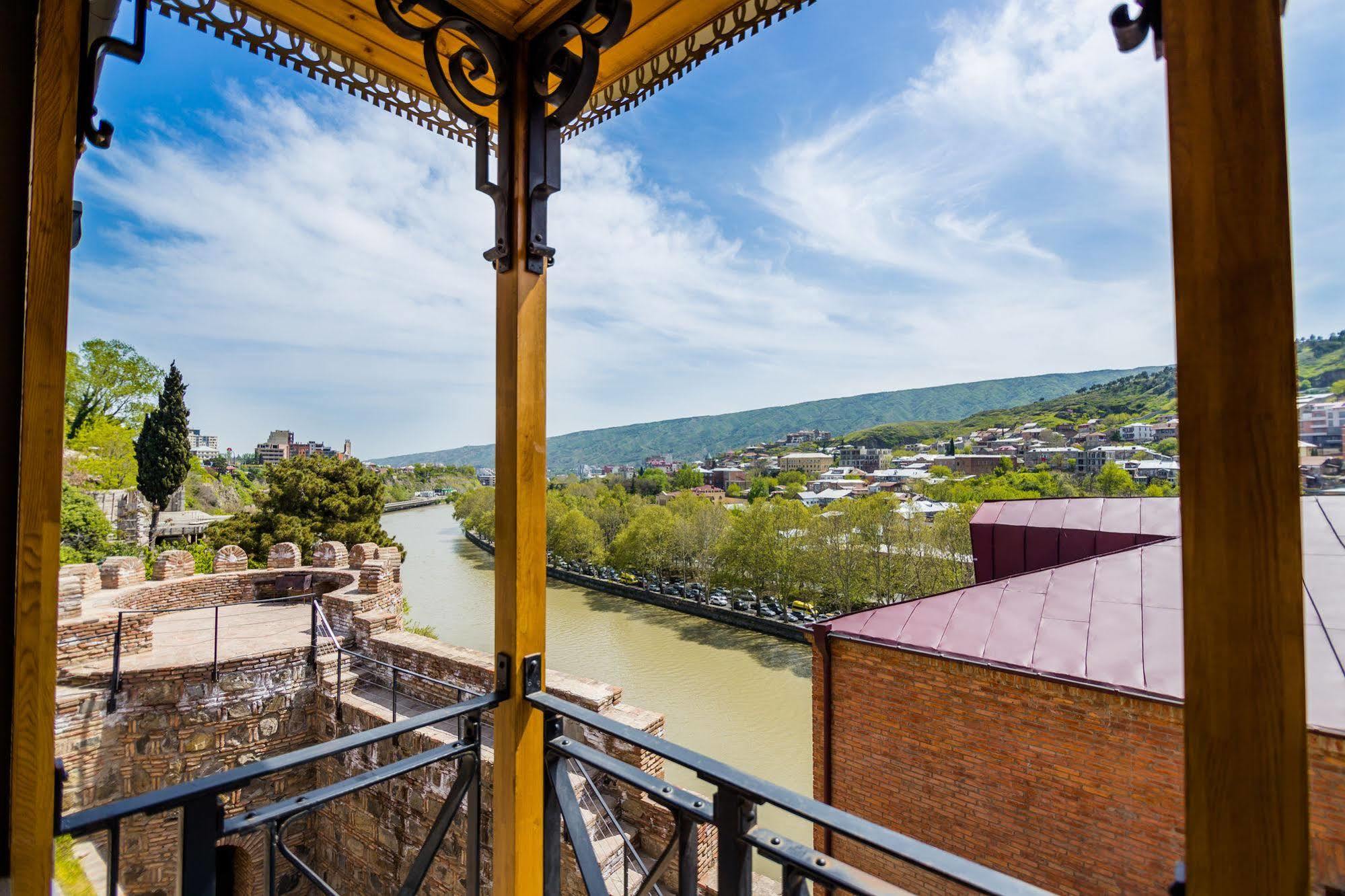 Metekhi'S Galavani Hotel Tbilisi Bagian luar foto